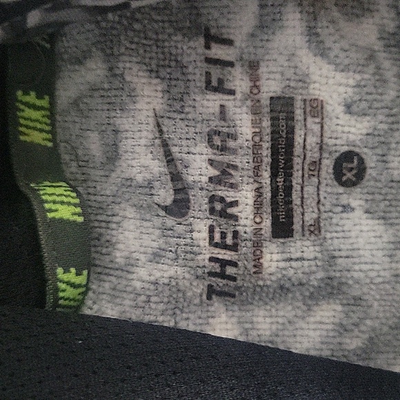 Girls Nike sweater therma fit size XL color camo yellow white black - Picture 4 of 5